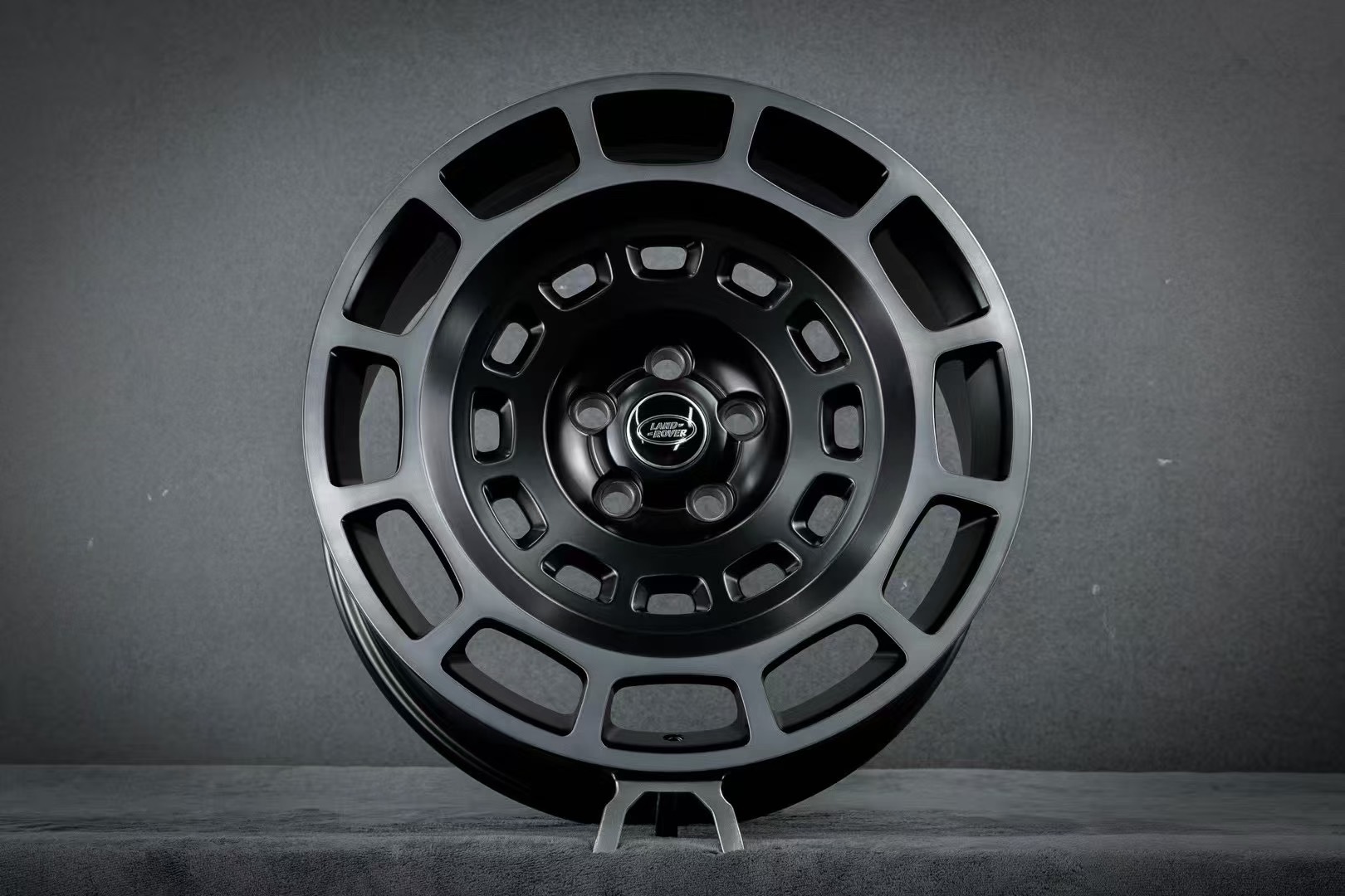 Defender OCTA Wheel Hub