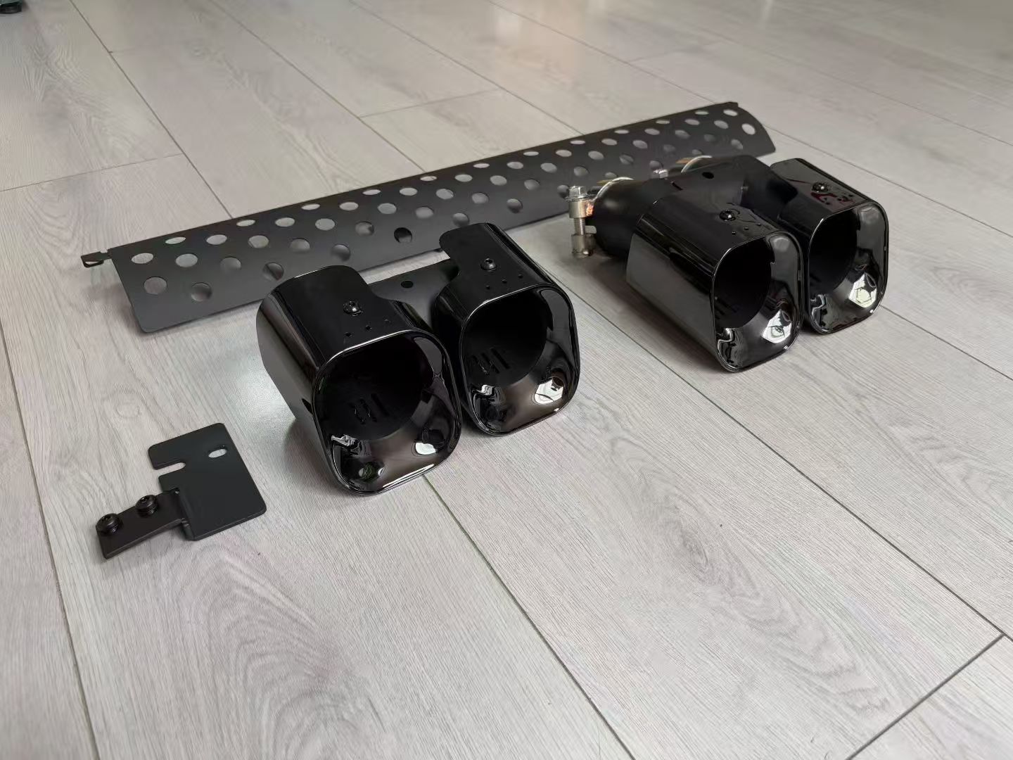 L663 Defender exhaust tail suction