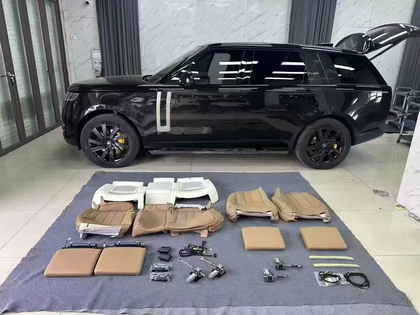 Range Rover L460 High end Rear Electric Leg Tow
