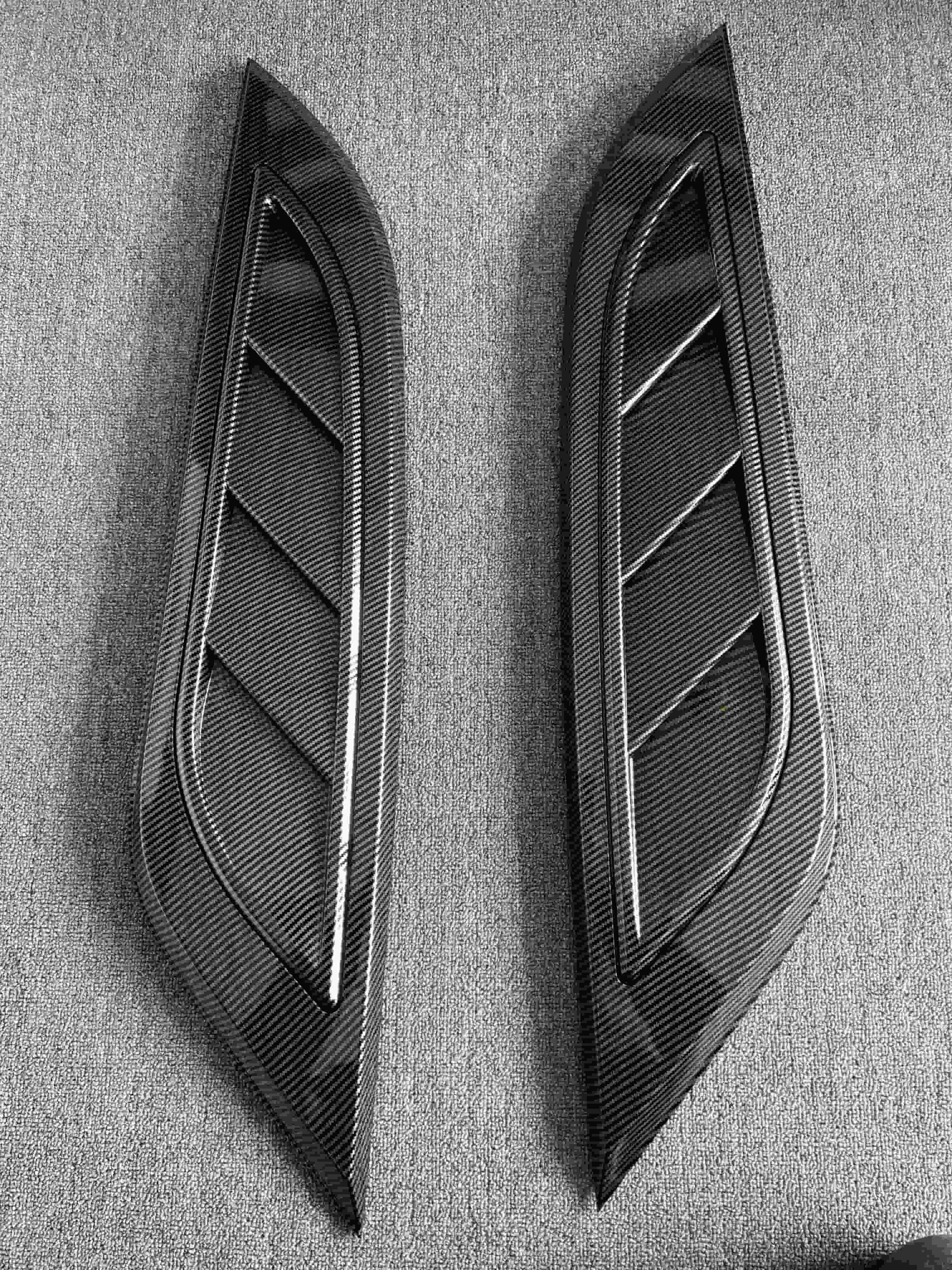 Carbon fiber hood air outlet